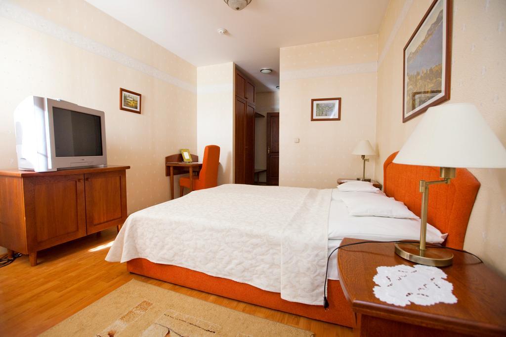 Goecsej Palatinus Etterem Es Panzio Aparthotel Zalaegerszeg Bilik gambar