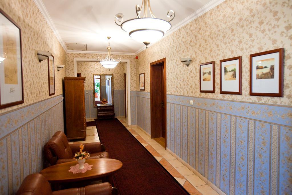 Goecsej Palatinus Etterem Es Panzio Aparthotel Zalaegerszeg Luaran gambar